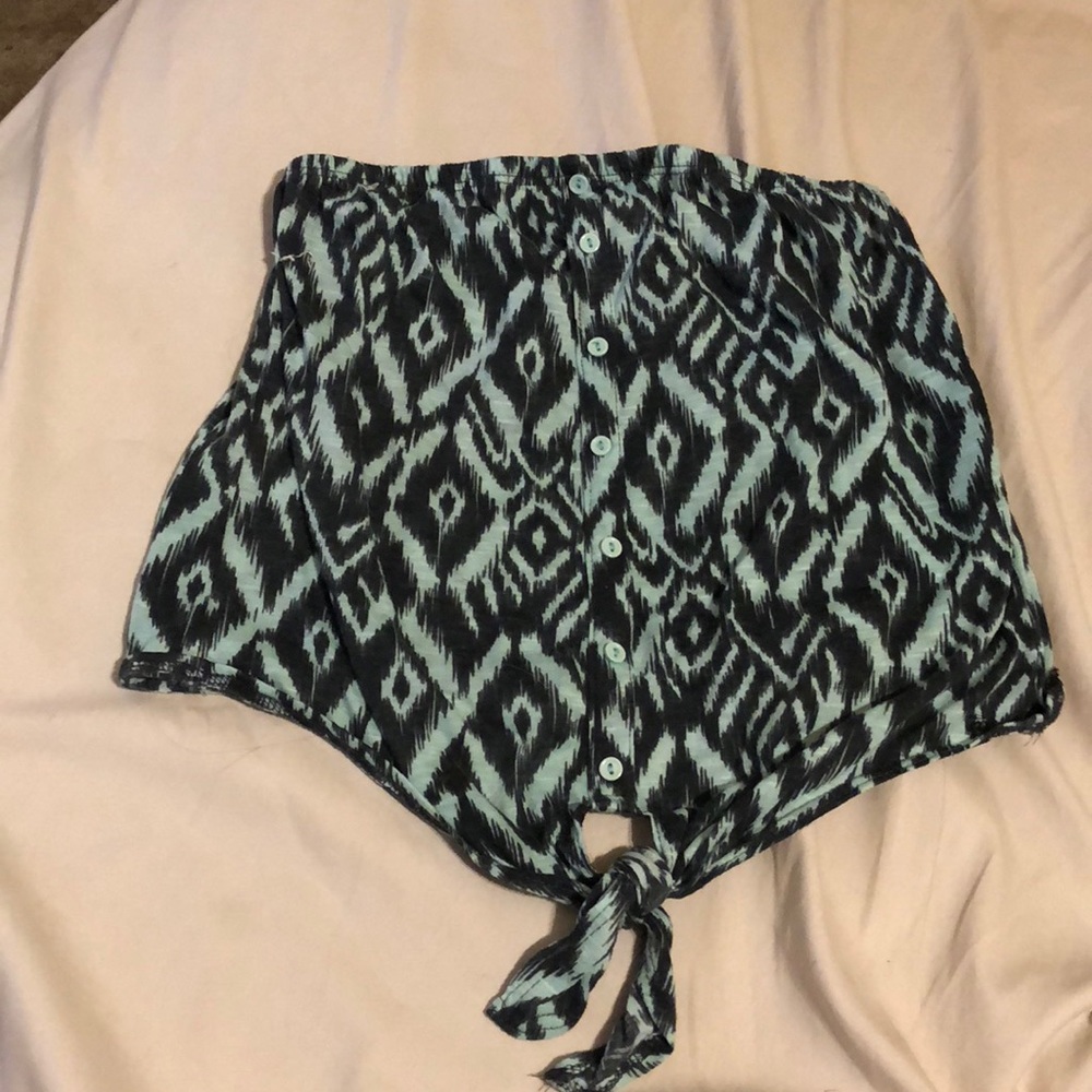 Patterned strapless top